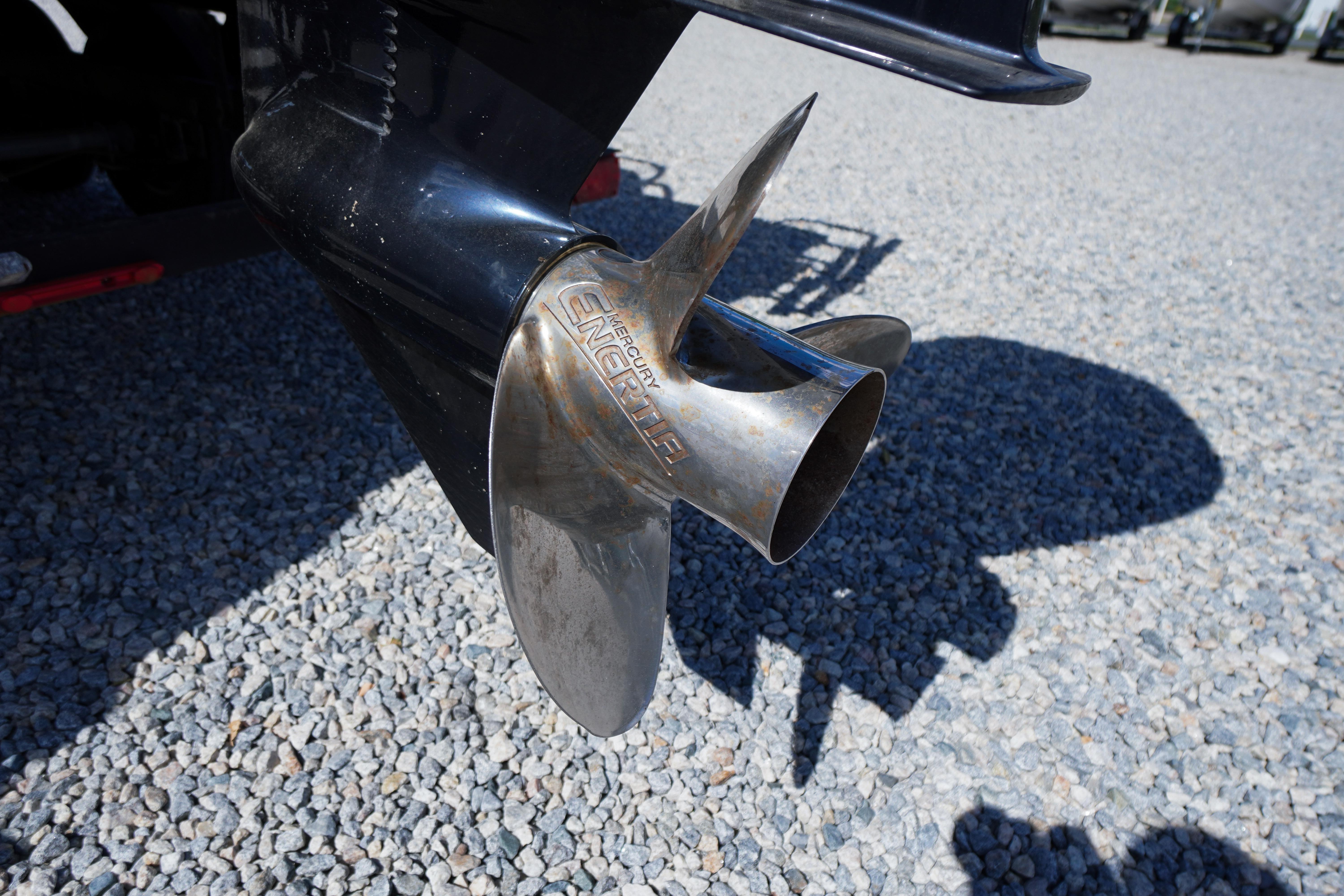 Propeller of 2019 SUNTRACKER Fishin' Barge 22 DLX on gravel surface.