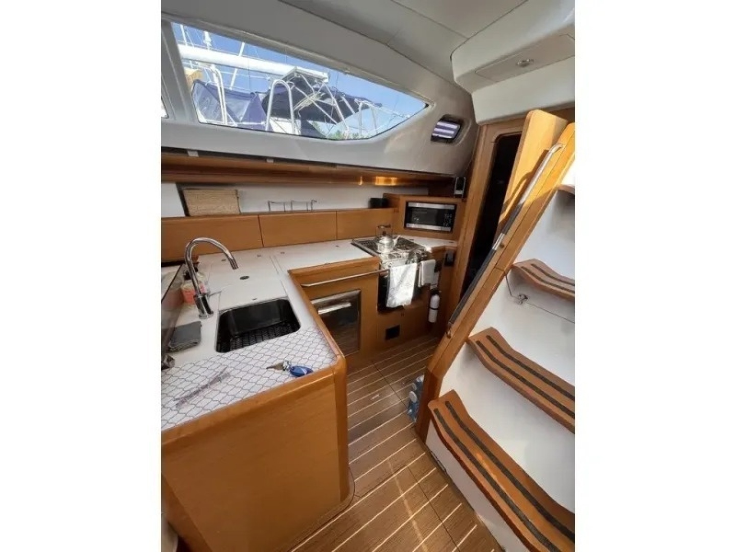 2011 Jeanneau 50 Deck Saloon - Image 18