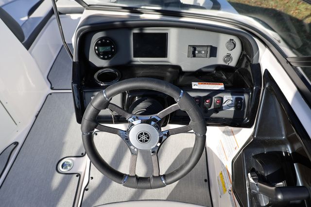 2026 Yamaha Boats AR 195 BOTH COLORS AVAILABLE - 15