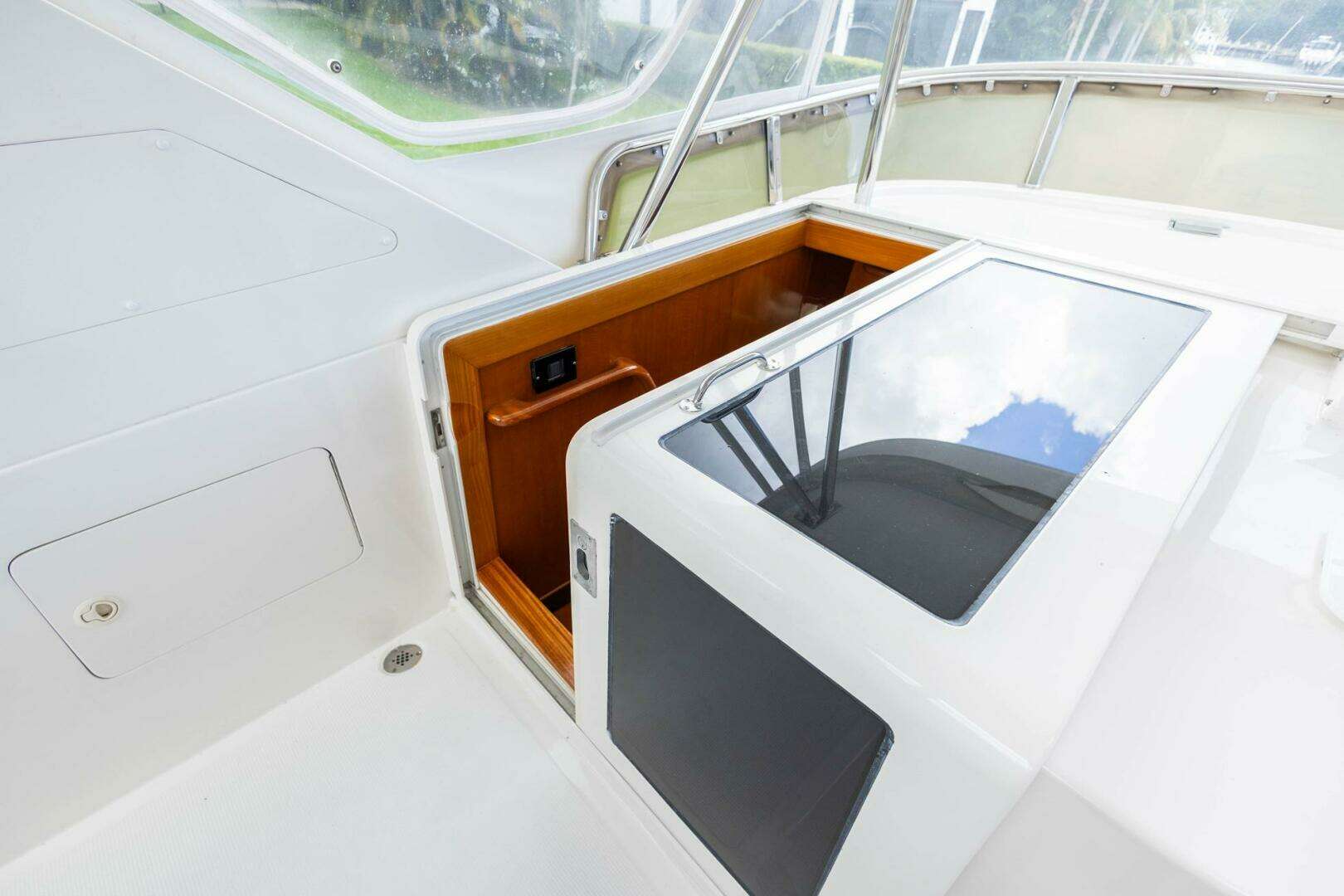2005 Ocean Alexander Raised Pilothouse Flybridge Sedan - Image 24