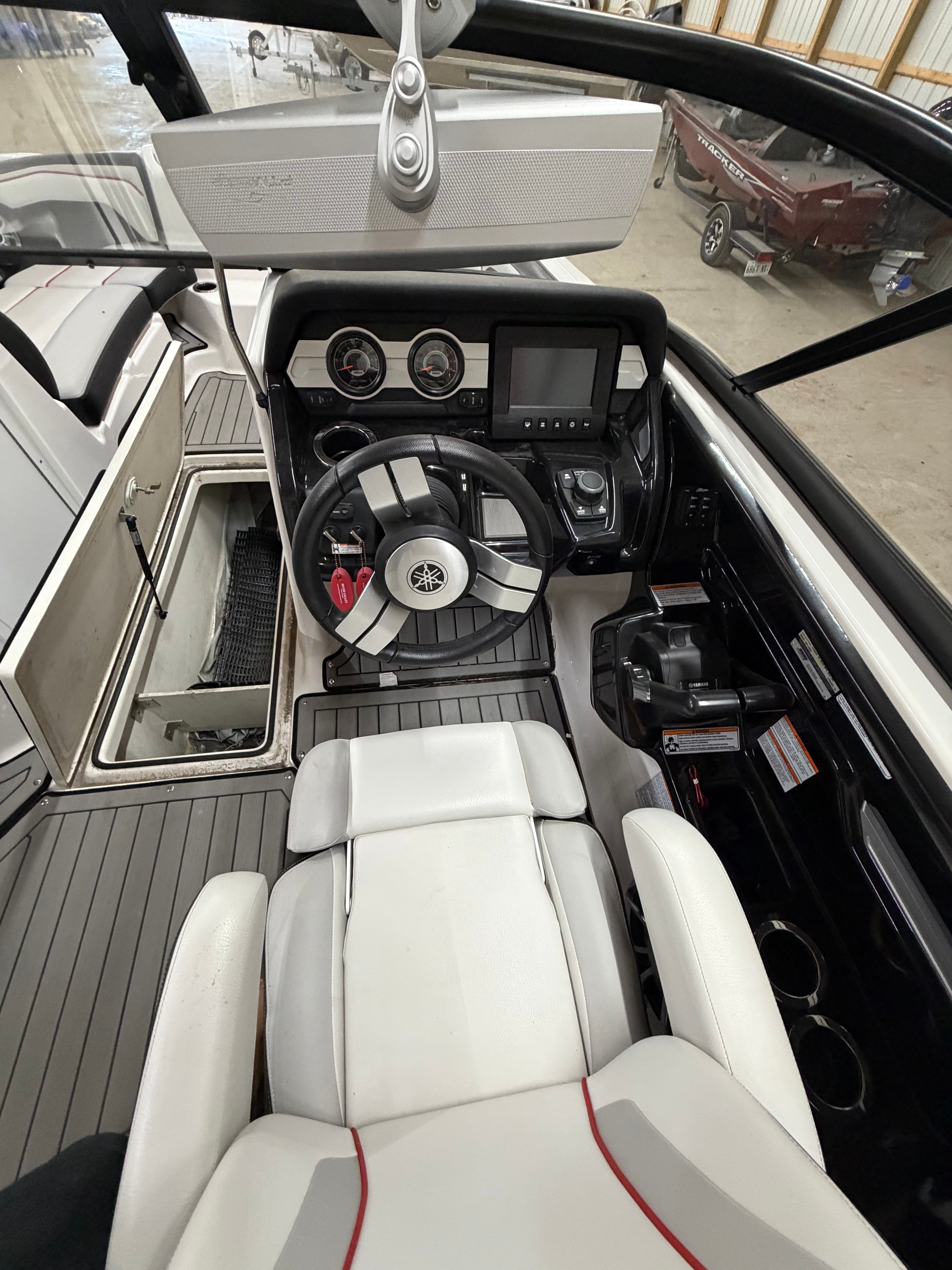 2018 Yamaha Boats 212X - 10