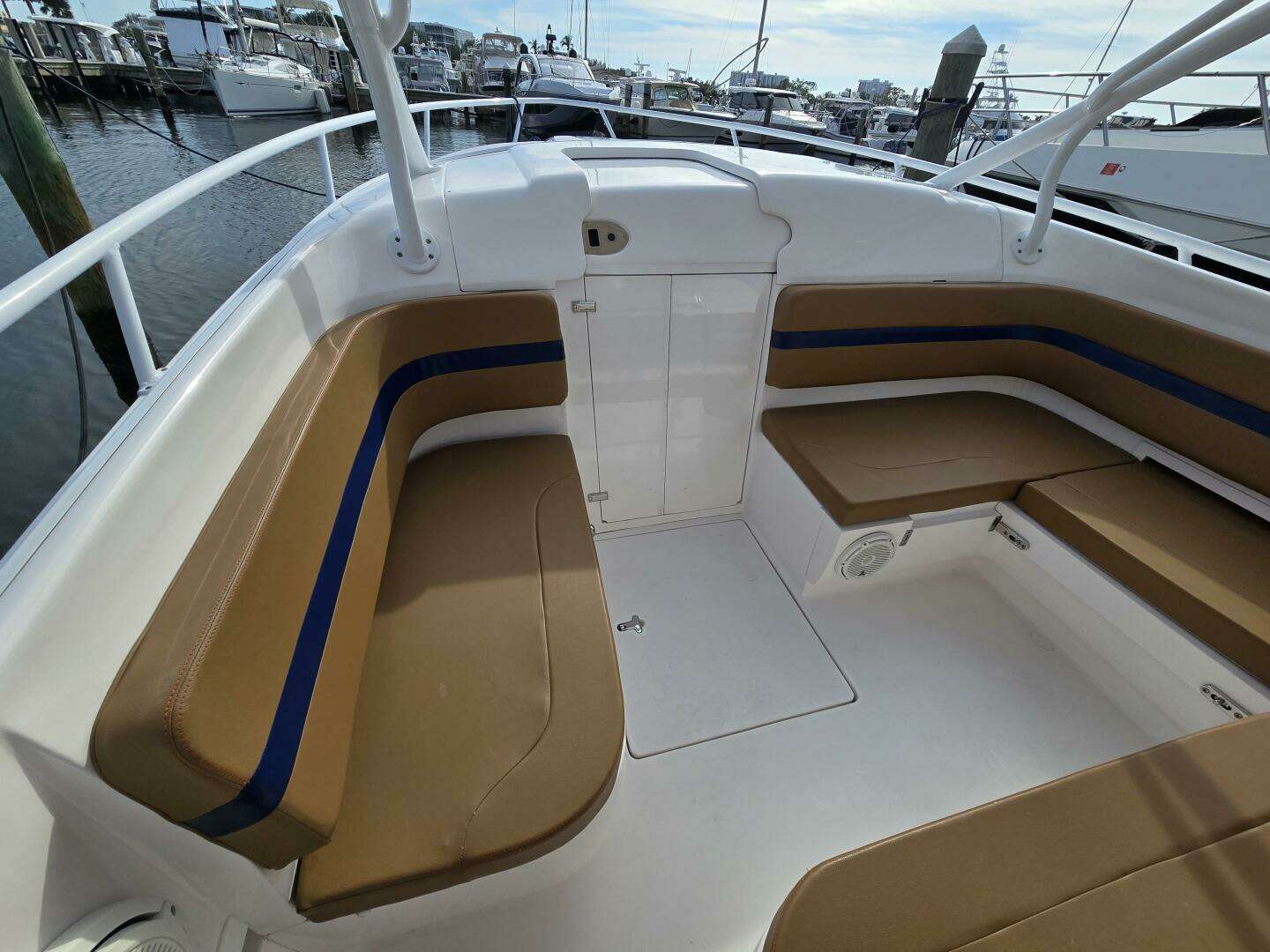 2018 Intrepid 375 Walkaround - Image 22