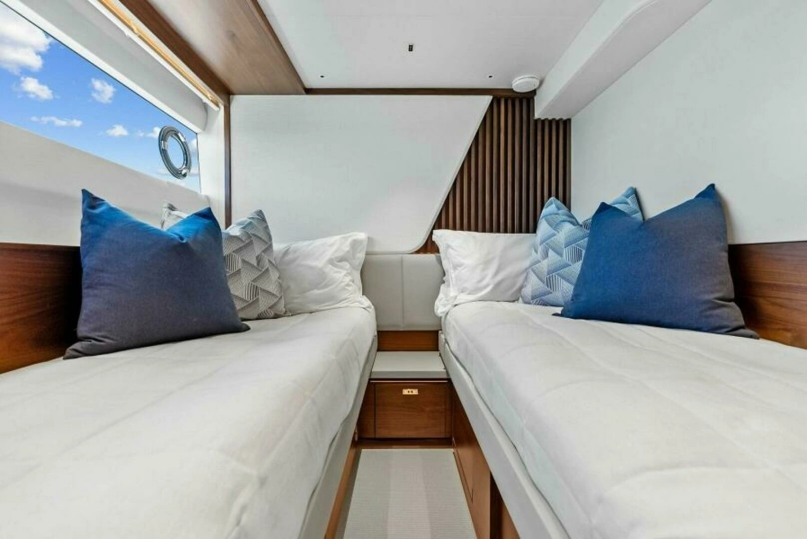 2024 Princess Y72 Motor Yacht - Image 38