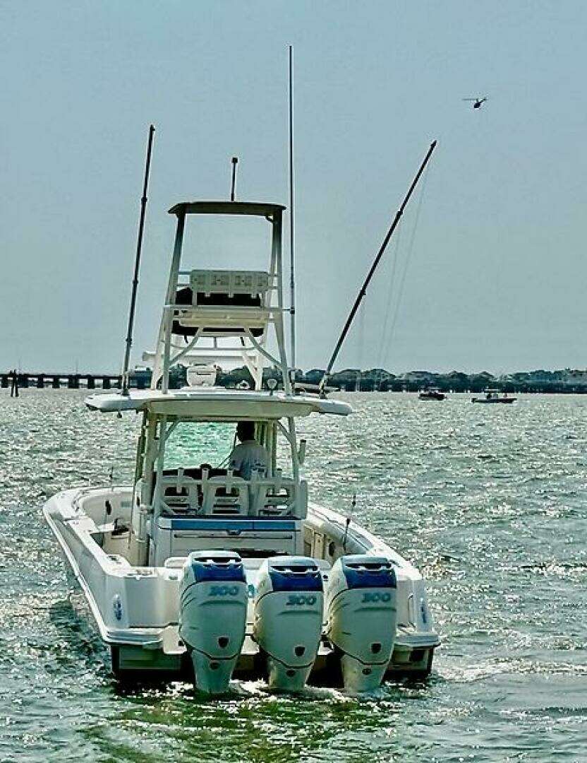 2014 Boston Whaler 350 Outrage - Image 6