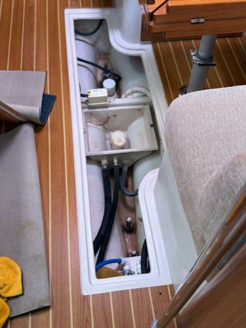 2012 Catalina 355 - Image 31