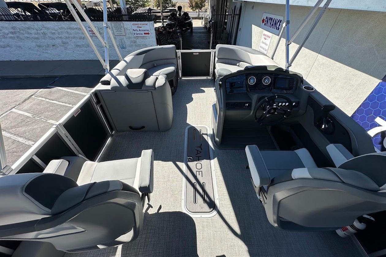 2026 Tahoe Pontoon LTZ Quad Lounger Shift 23 interior with modern seating and controls.