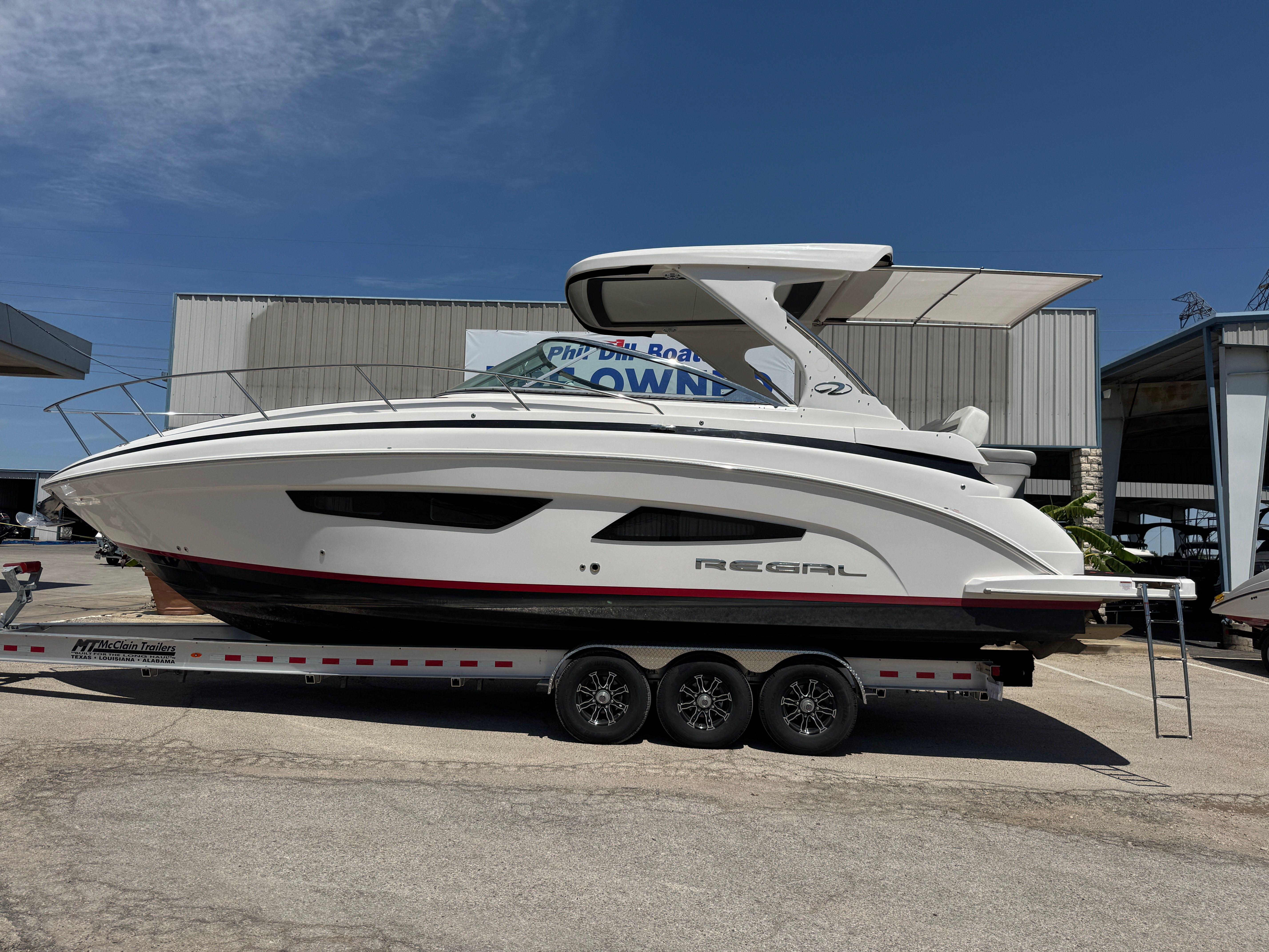 2023 REGAL 33 EXPRESS - Image 2