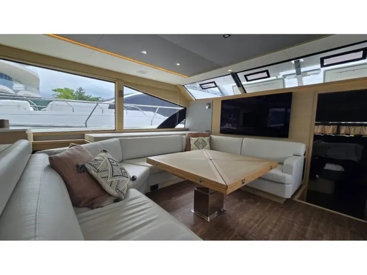 2025 Aquila 54 YACHT - Image 30