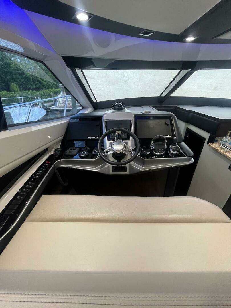 2017 Marquis 500 Sport Yacht - Image 28