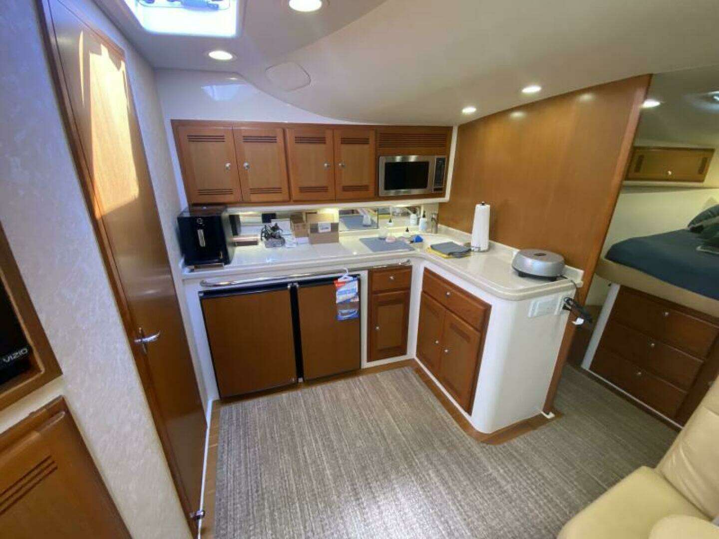 2006 Cabo 40 Express - Image 8