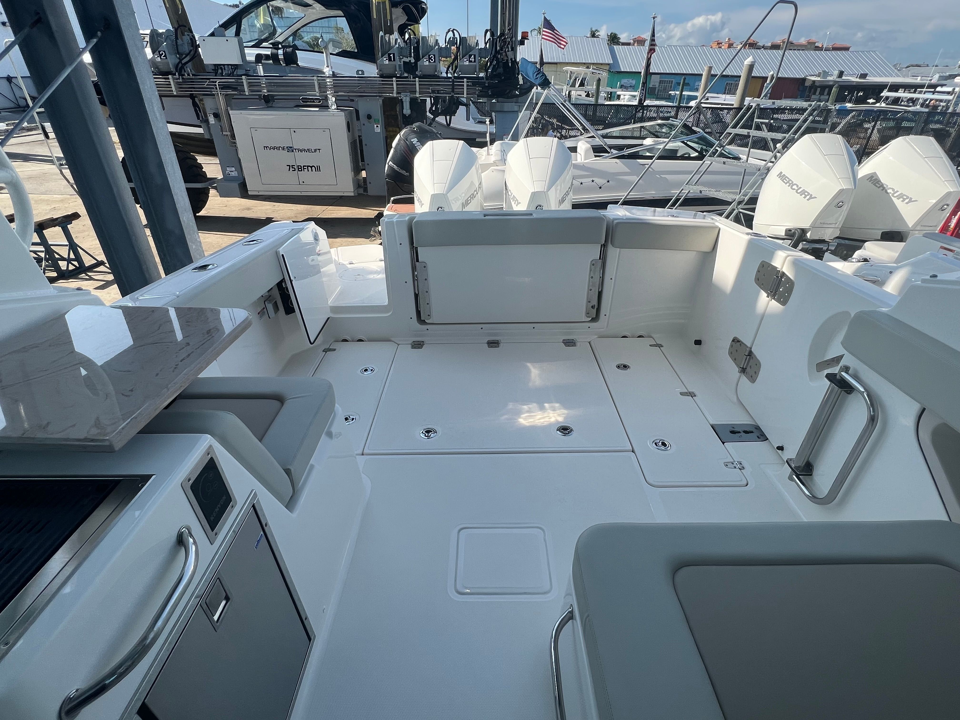 2023 Boston Whaler 280 Vantage - 15