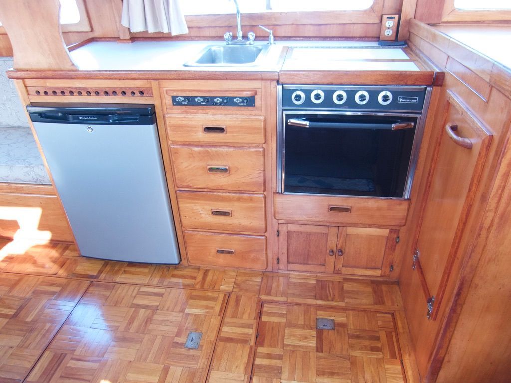 1976 CHB Trawler - 14