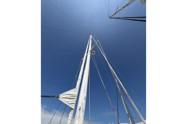 Masts of 1982 Lancer 45 Motorsailer against clear blue sky.