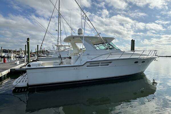 2001 Tiara Yachts 4300 Open