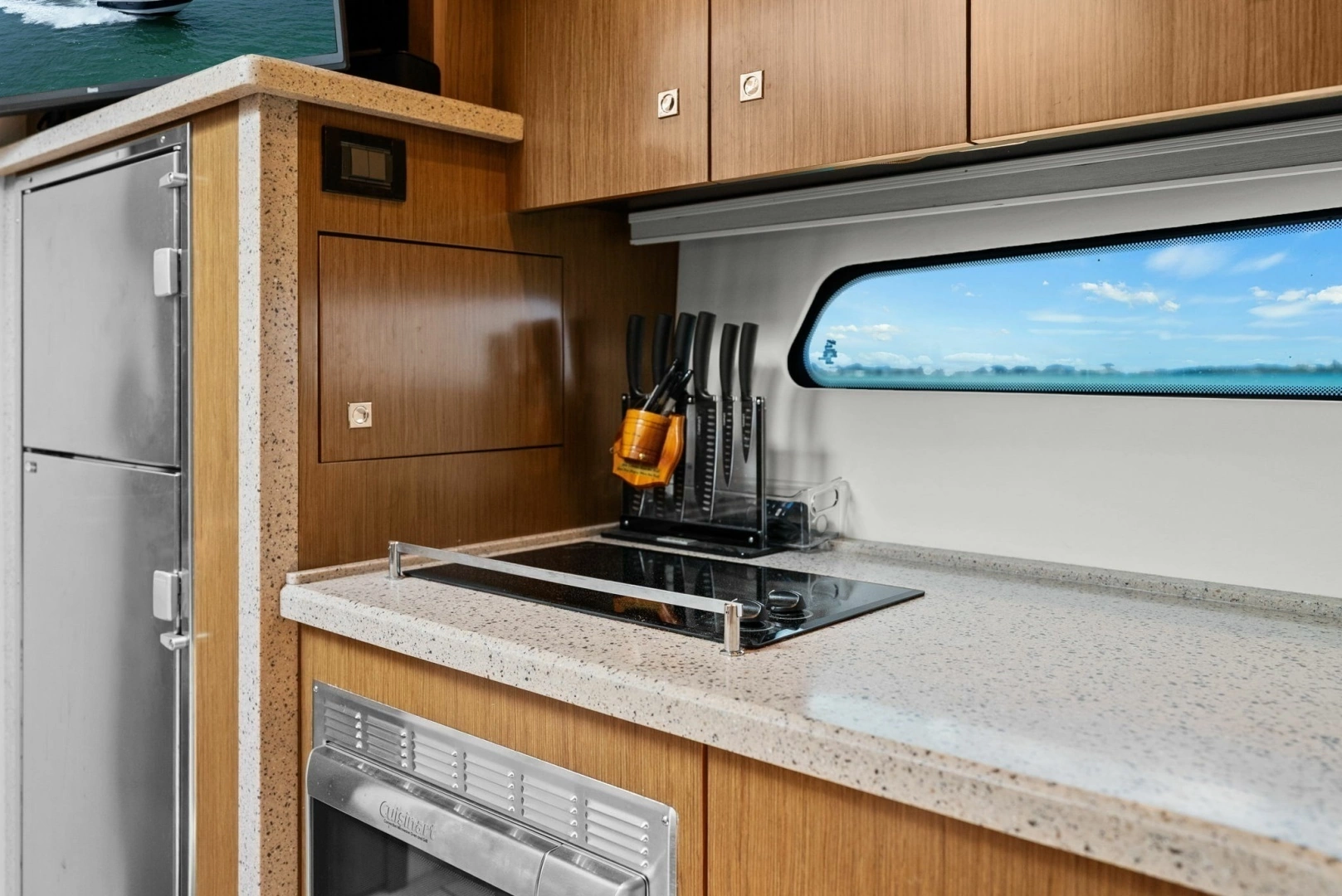 2014 Cruisers Yachts 48 Cantius - Image 26