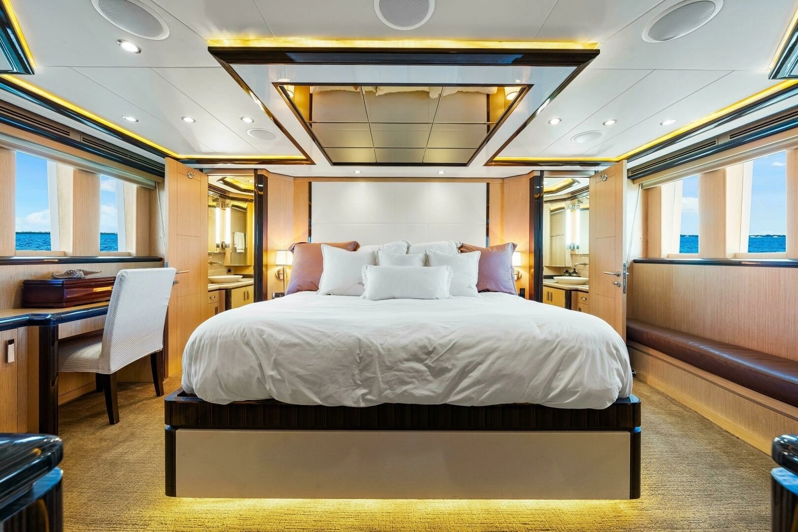 2010 Ocean Alexander 83 Motor Yacht - Image 3