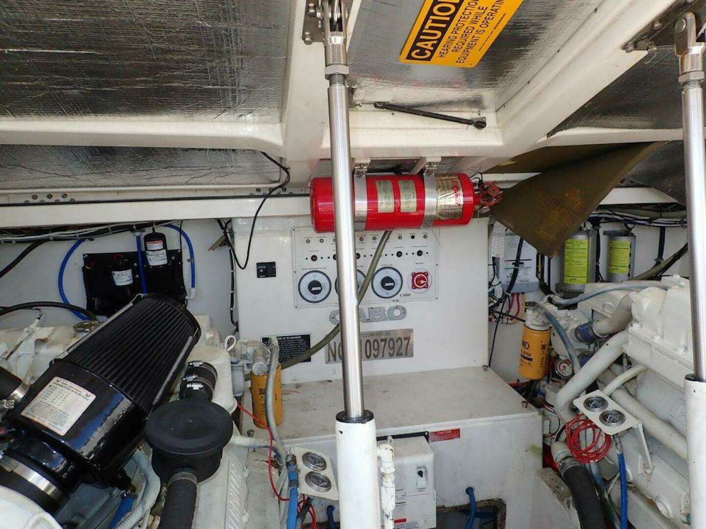 2000 Cabo 35 Express - Image 31