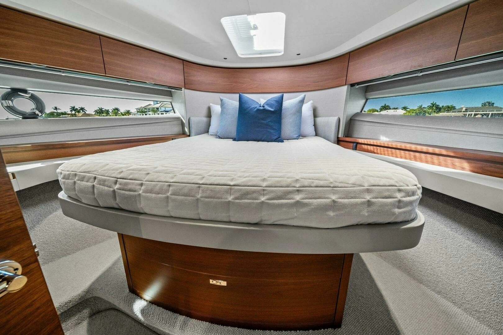 2023 Princess F50 - Image 38