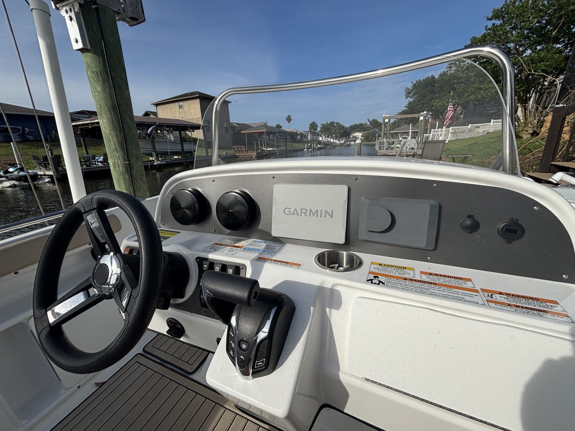 2025 Hurricane SunDeck Sport 231 OB - 6