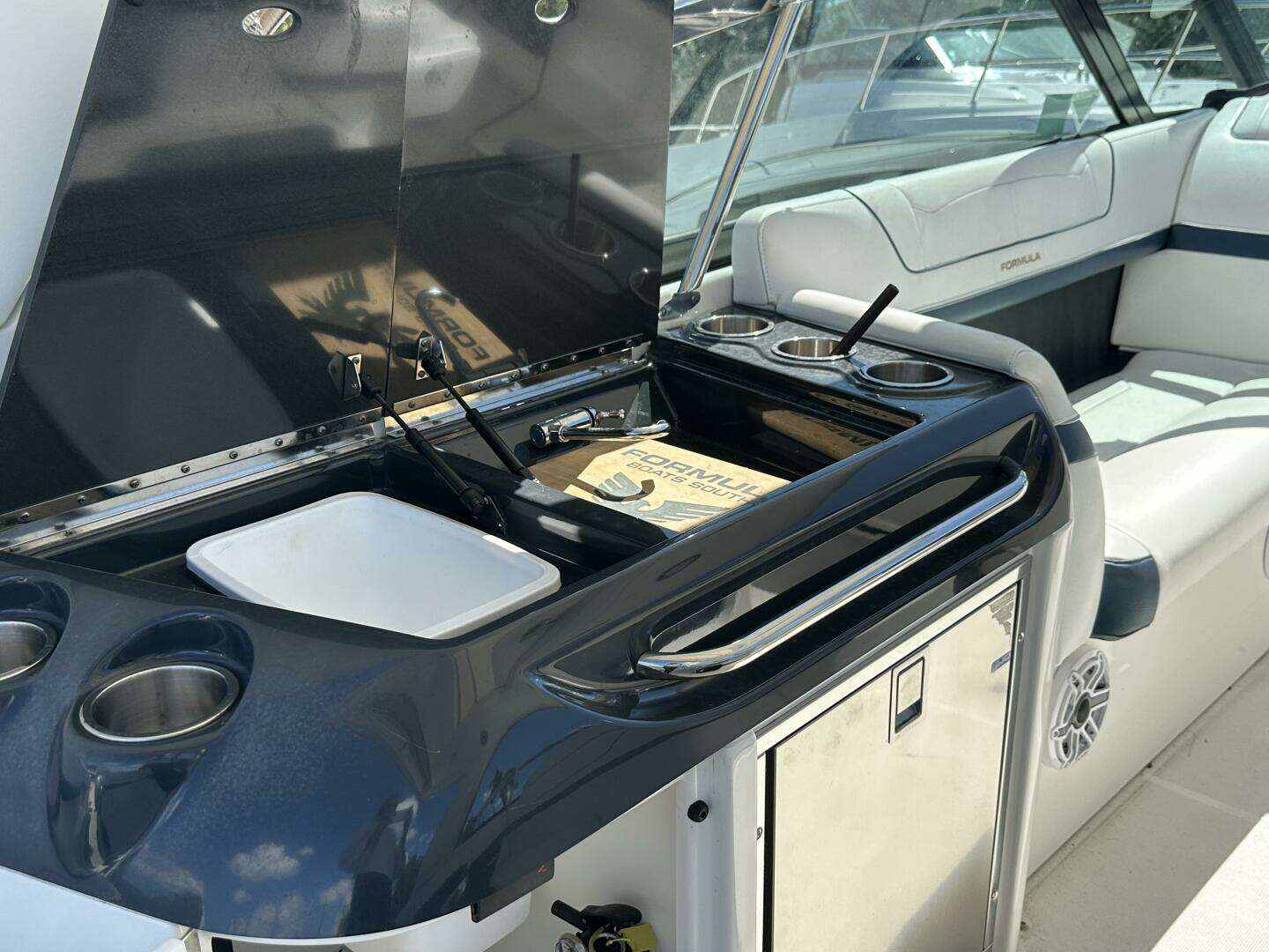 2021 Formula 350 Crossover Bowrider OB - Image 16