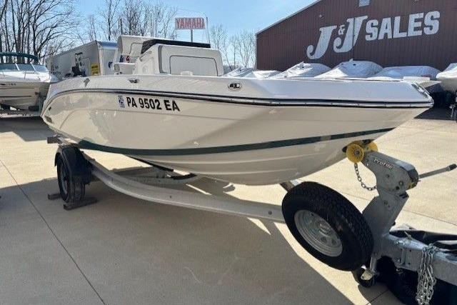 2022 Yamaha Boats 195 FSH Deluxe