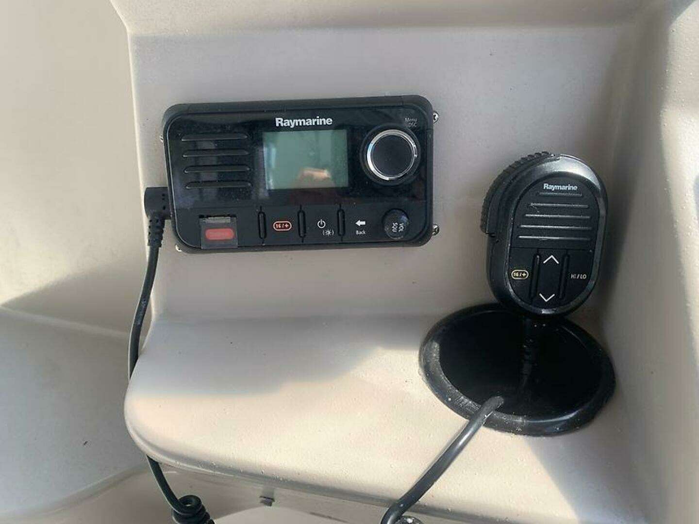 2003 Cruisers Yachts 3372 Express - Image 11