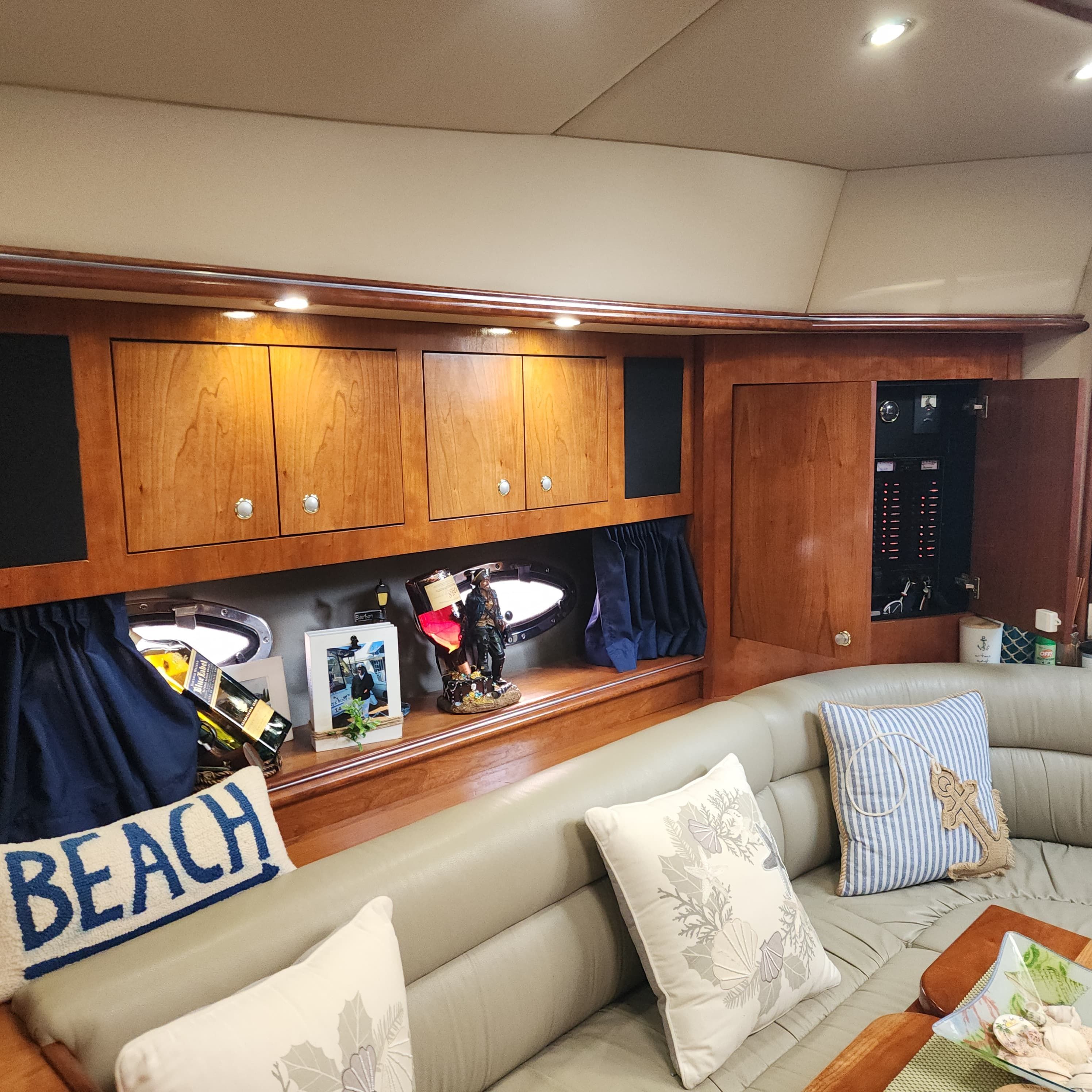 2005 Cruisers Yachts 440 Express - 7