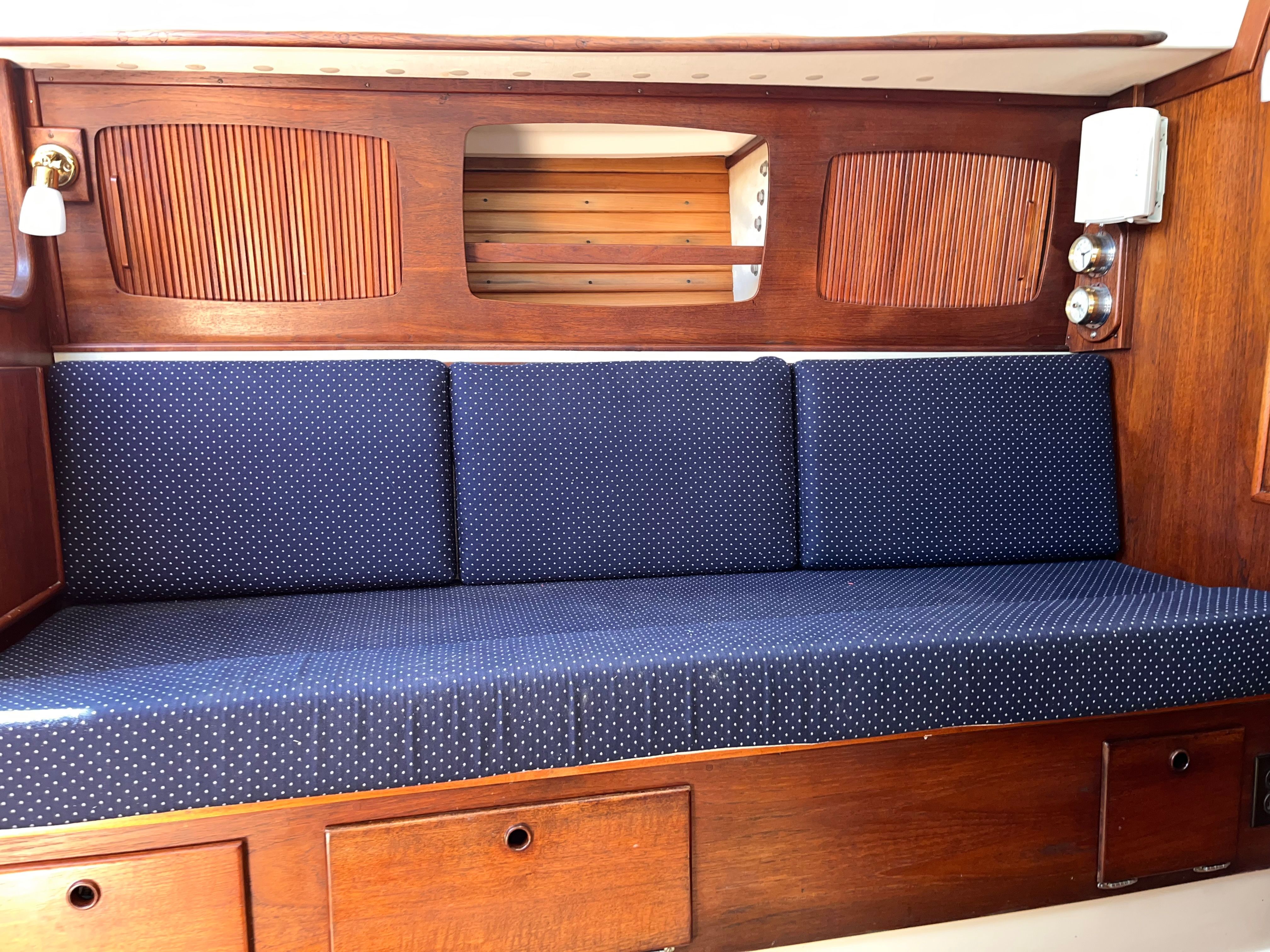Interior of a 1989 Sabre 30 III yacht with blue cushioned bench.