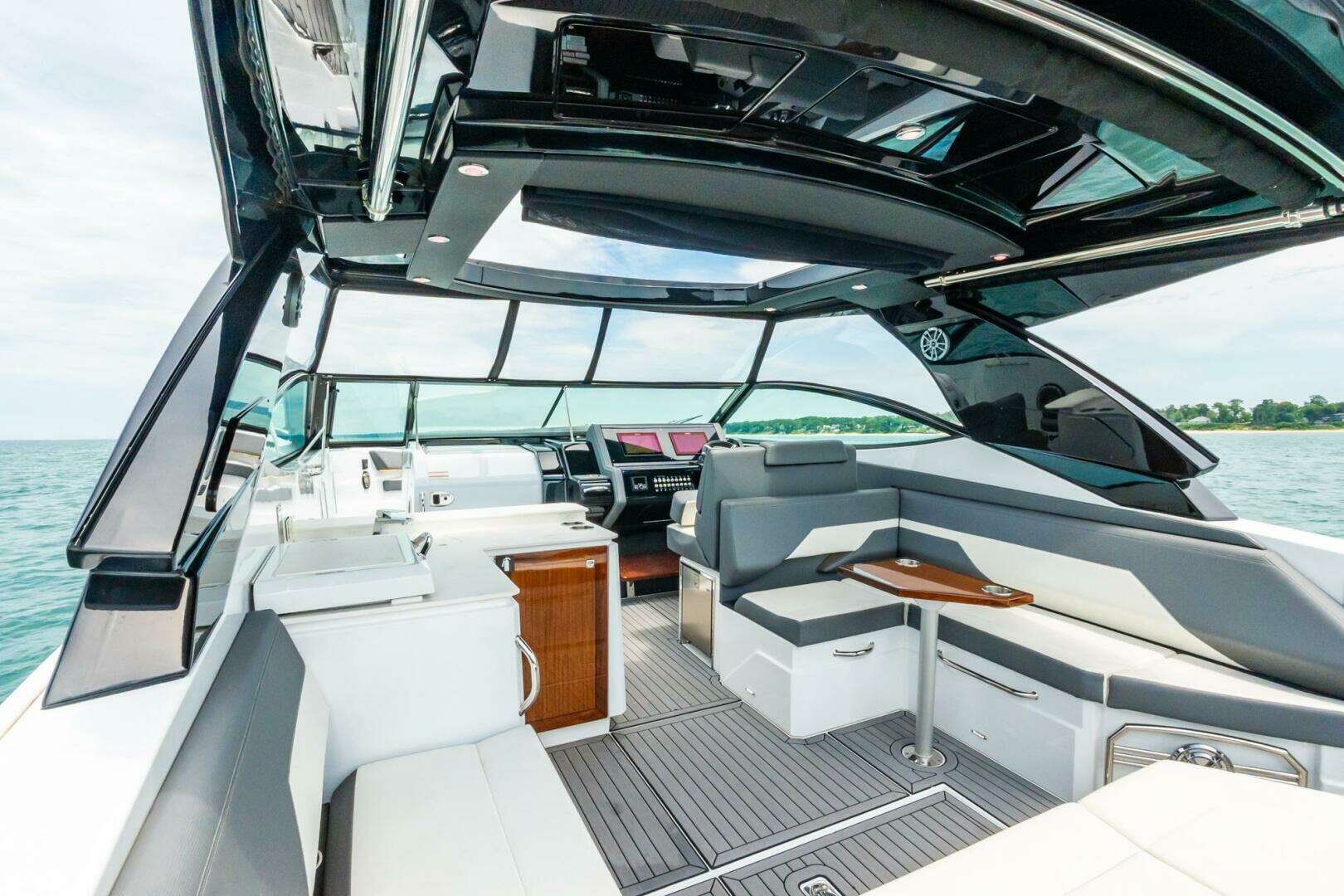 2021 Cruisers Yachts — - Image 19