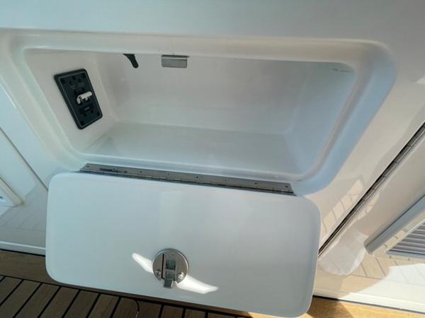 2026 Mag Bay 43 Center Console - 112