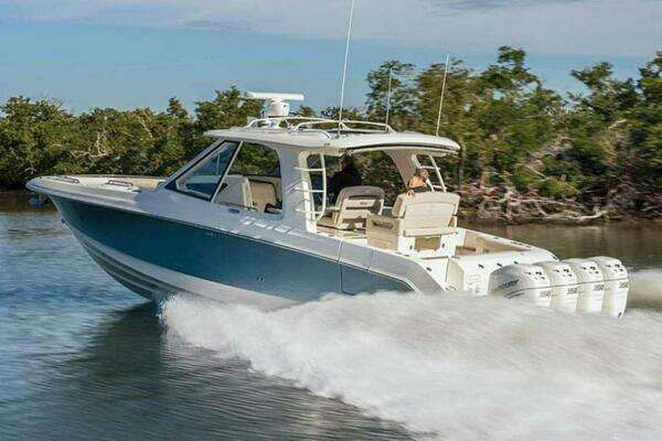 2021 Boston Whaler Realm 380