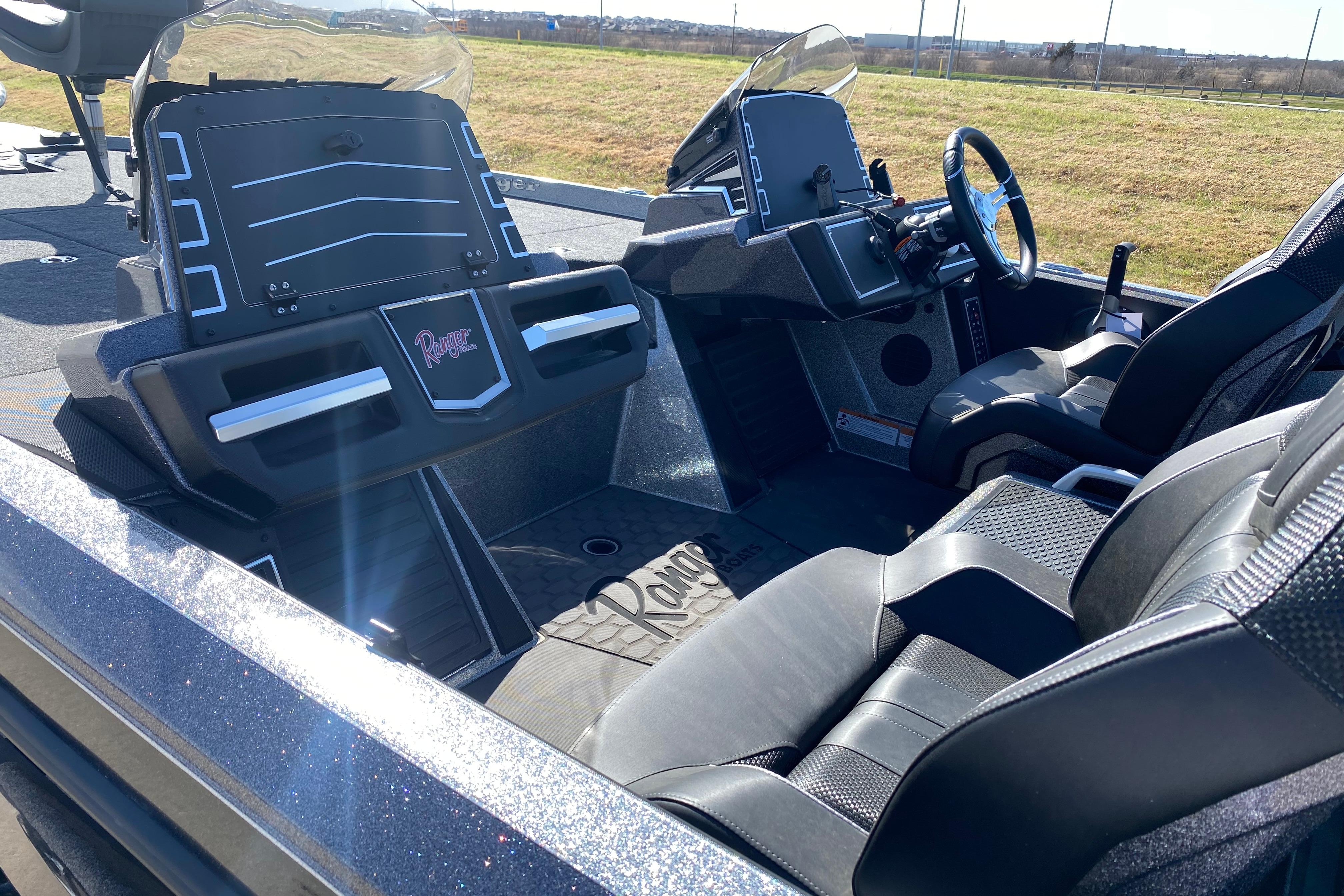 2025 Ranger Z520 boat interior with sleek black seats and modern dashboard design.