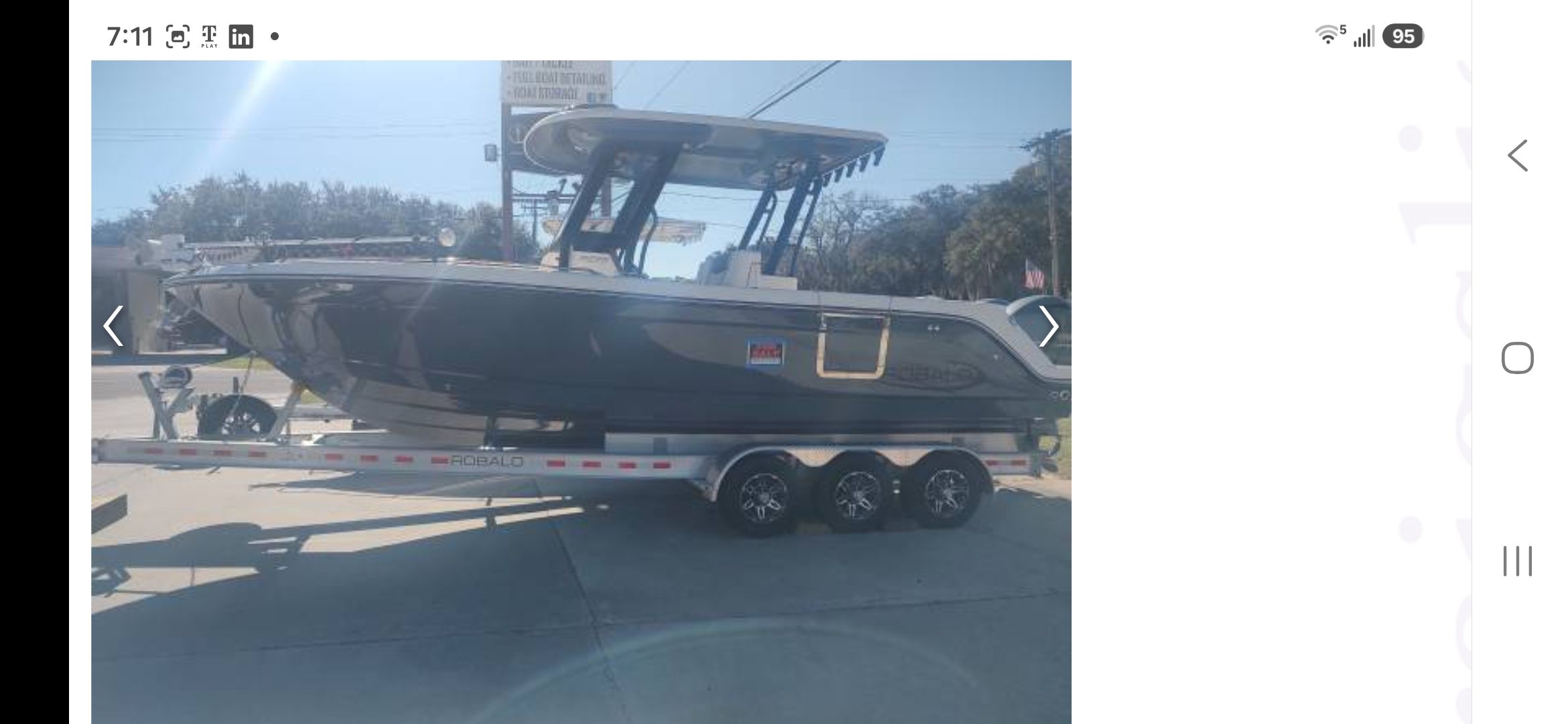 2023 Robalo R272 Center Console