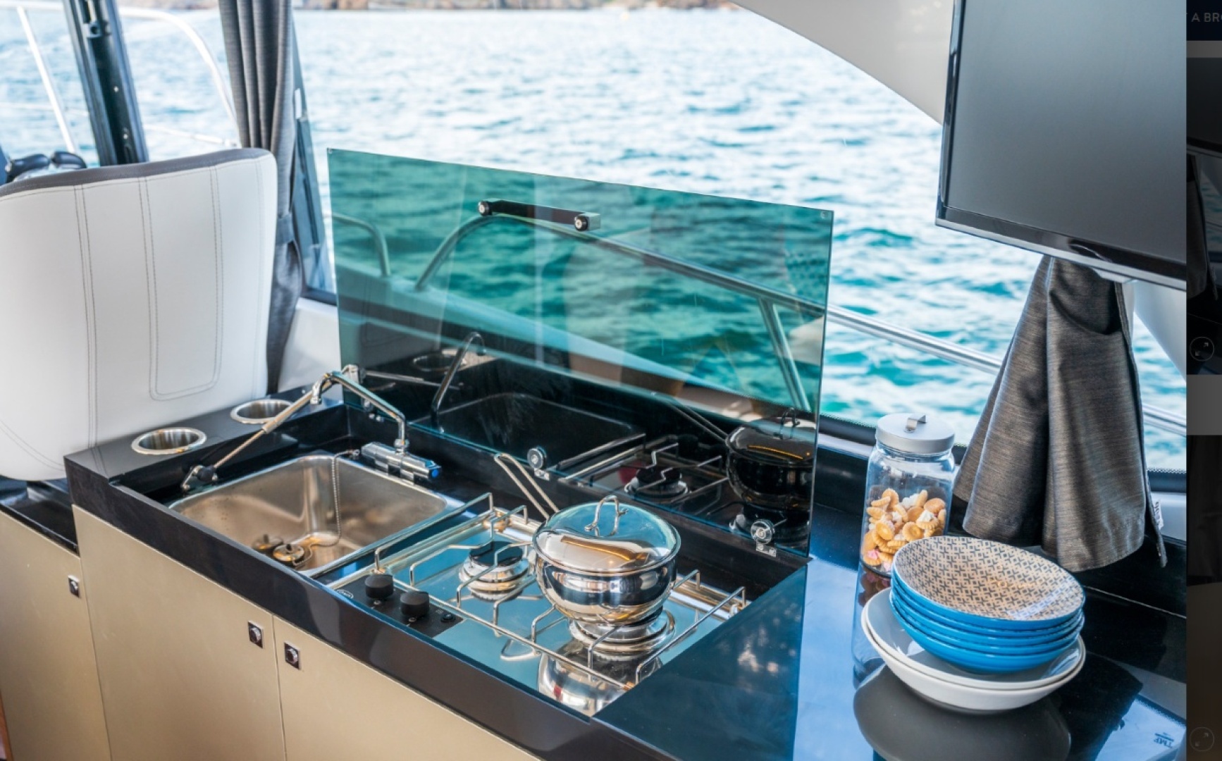 2023 Beneteau Antares 11 - Image 7