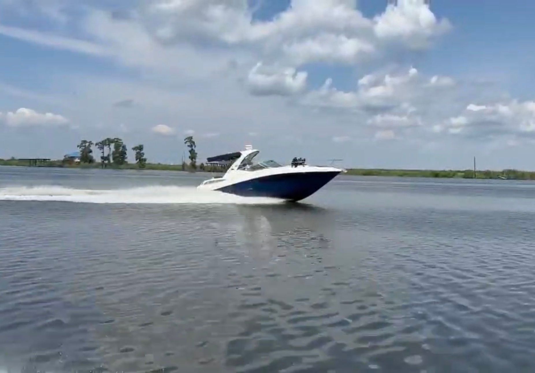2015 Sea Ray Sundancer 330