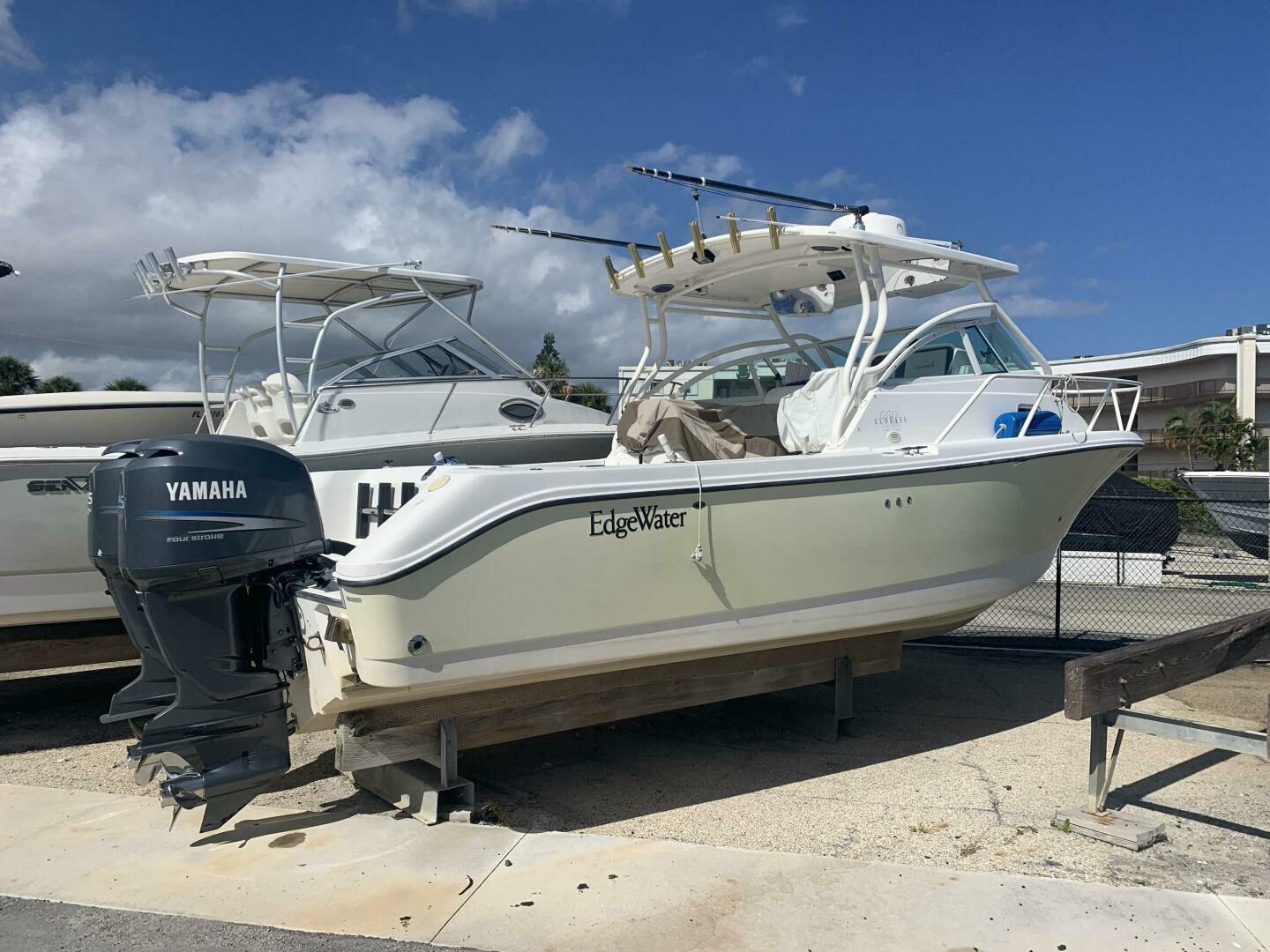 2003 Edgewater 265 Express - Image 2