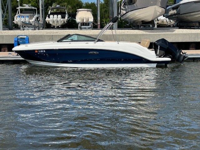 2021 Sea Ray SDX 250 Outboard