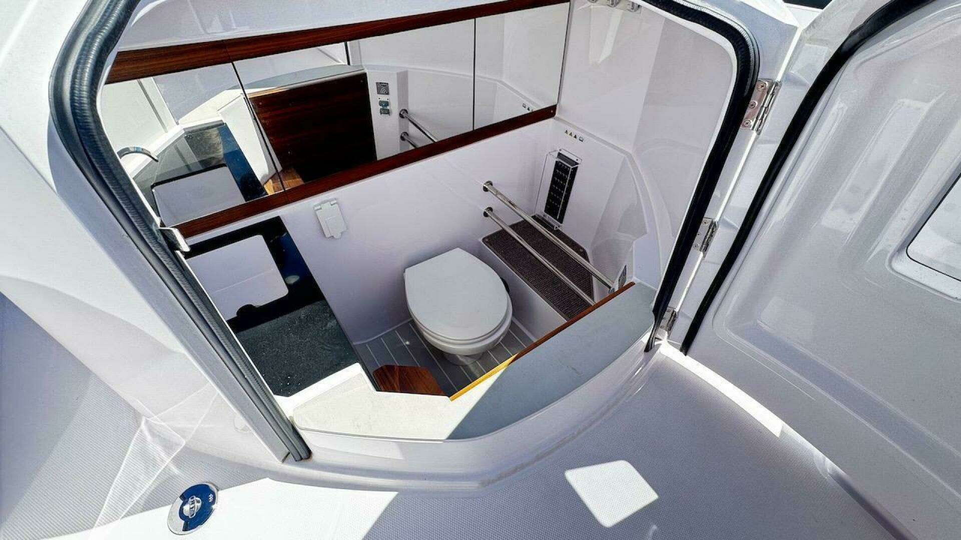 2022 Axopar 28 T-Top - Image 25