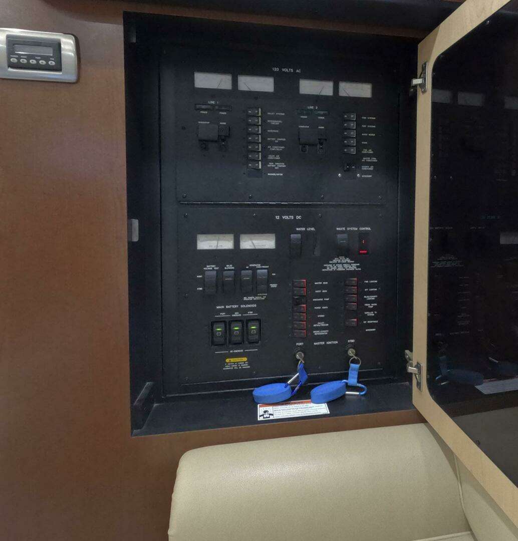 2007 Sea Ray 44 Sedan Bridge - Image 7