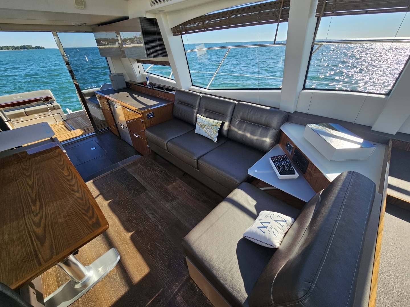 2019 Sea Ray 520 Sundancer - Image 33