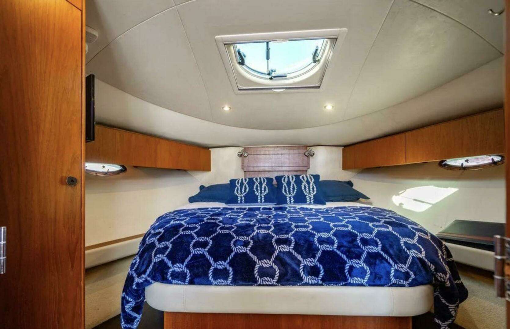 2013 Tiara Yachts 36 Coronet - Image 8