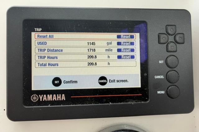 Yamaha display showing trip data for Parker 2520 Sport Cabin, 2016 model.