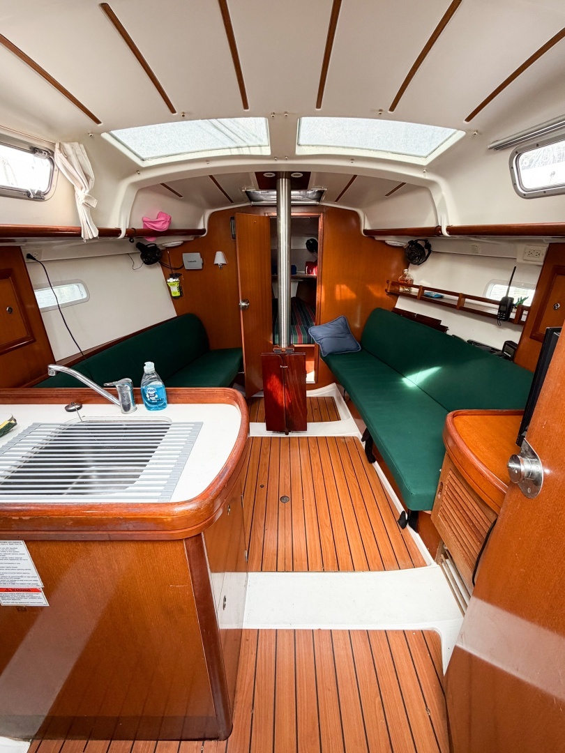 2007 Beneteau 323 - Image 4
