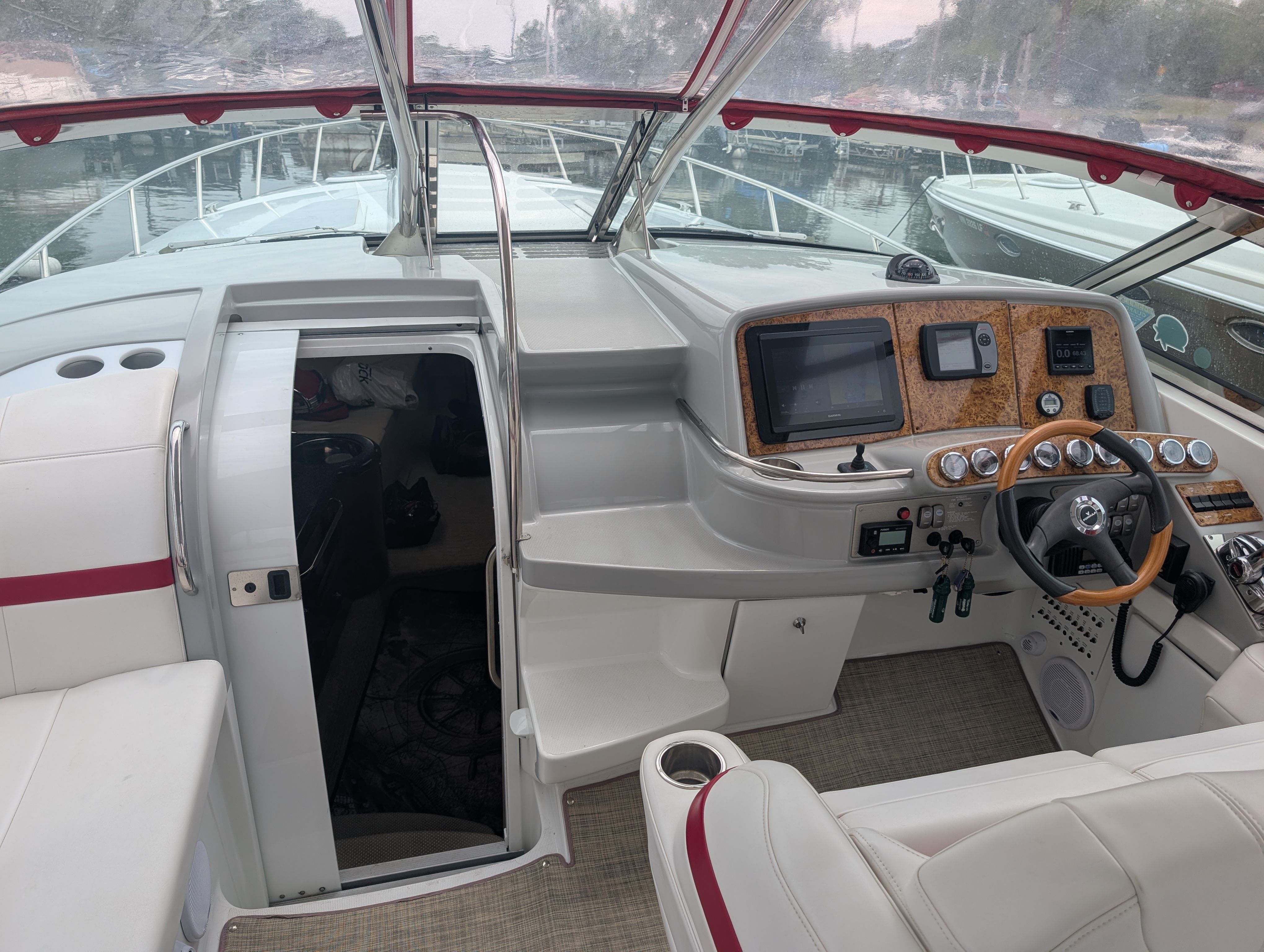 The cockpit of a 2007 Formula 400 Super Sport with helm and cabin access.