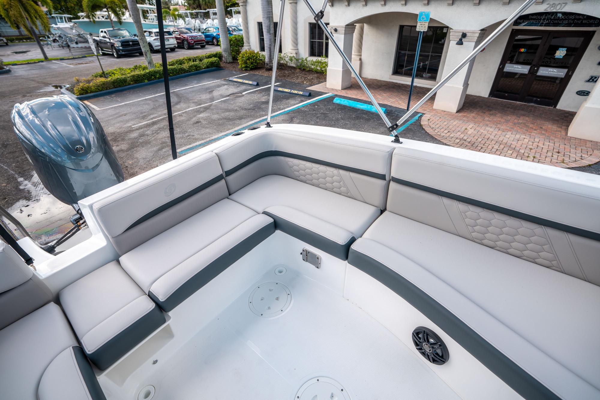 2025 Hurricane SunDeck Sport 192 RL OB - 12