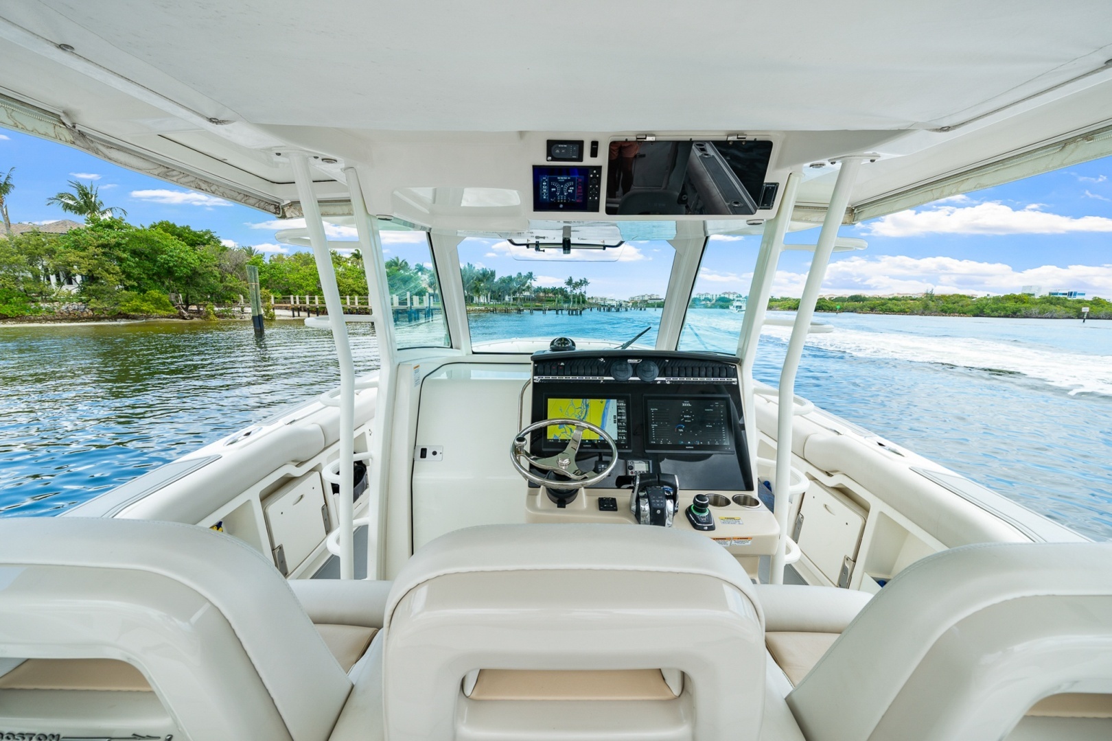 2018 Boston Whaler 380 Outrage - Image 17