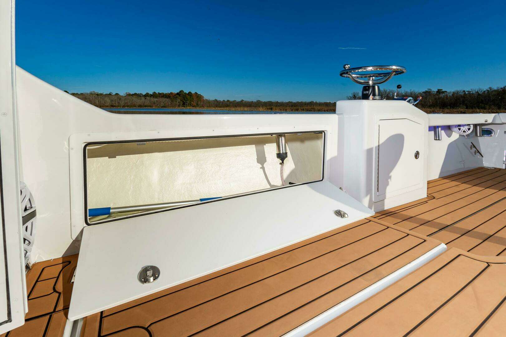 2024 Custom Chesapeake Bay Built Custom 33' - Image 18