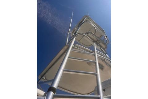 Albemarle 360 Express Fisherman 2008 tower against clear blue sky.
