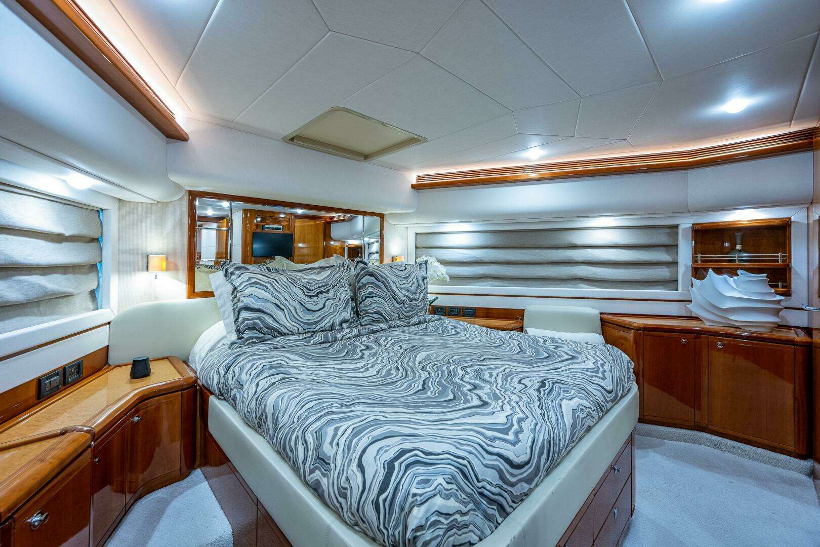 2006 Ferretti Yachts 830 - Image 113