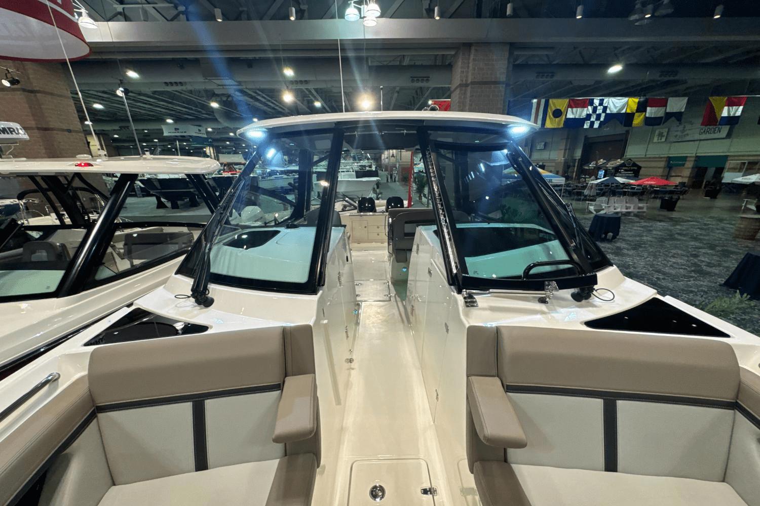 2025 Boston Whaler 330 Vantage - 35